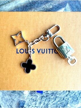 Louis Vuitton Lock & Key #301 with Fashion Keyholder